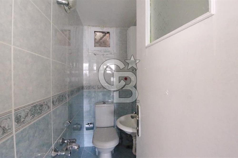 Karşıyaka Bostanlı Merkezi Konumlu Satılık 3+1 100 M² Daire