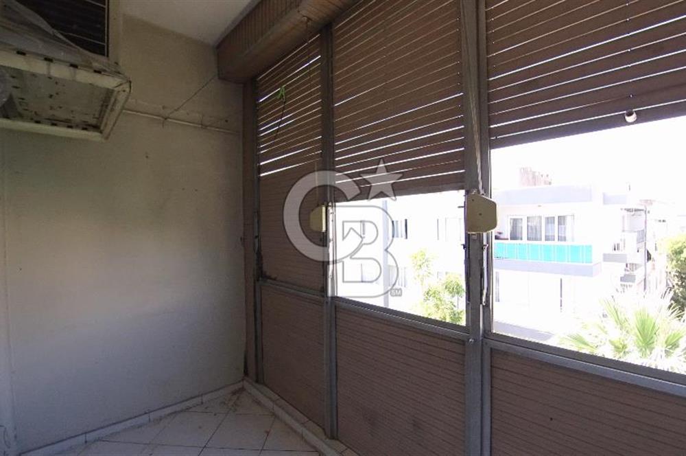Karşıyaka Bostanlı Merkezi Konumlu Satılık 3+1 100 M² Daire