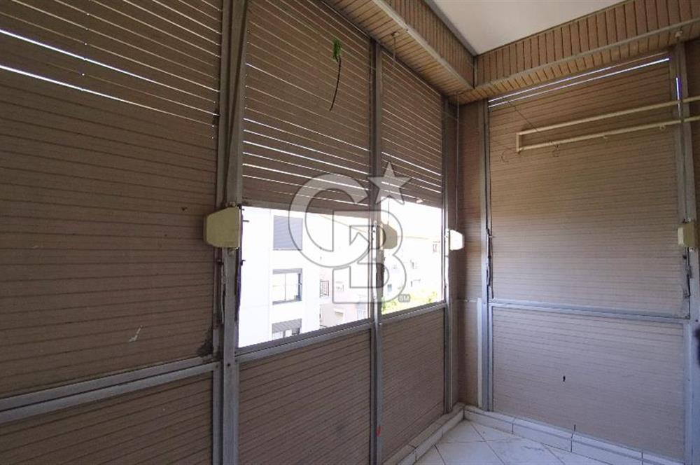 Karşıyaka Bostanlı Merkezi Konumlu Satılık 3+1 100 M² Daire