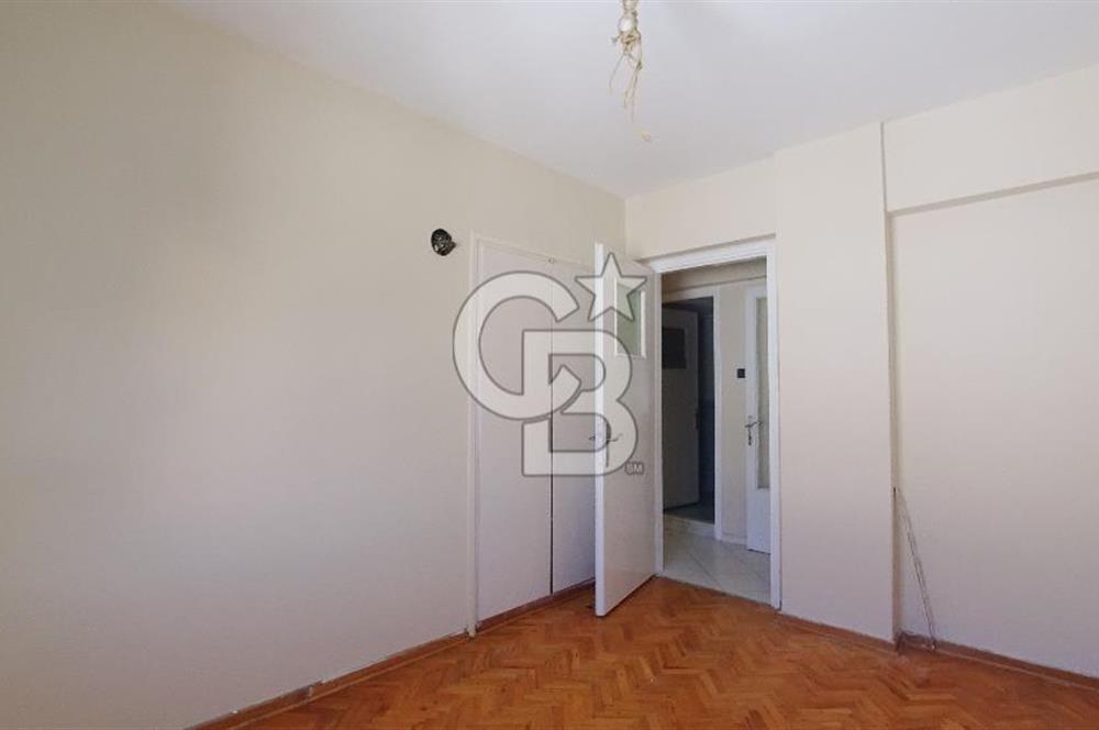 Karşıyaka Bostanlı Merkezi Konumlu Satılık 3+1 100 M² Daire