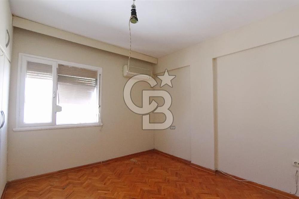 Karşıyaka Bostanlı Merkezi Konumlu Satılık 3+1 100 M² Daire