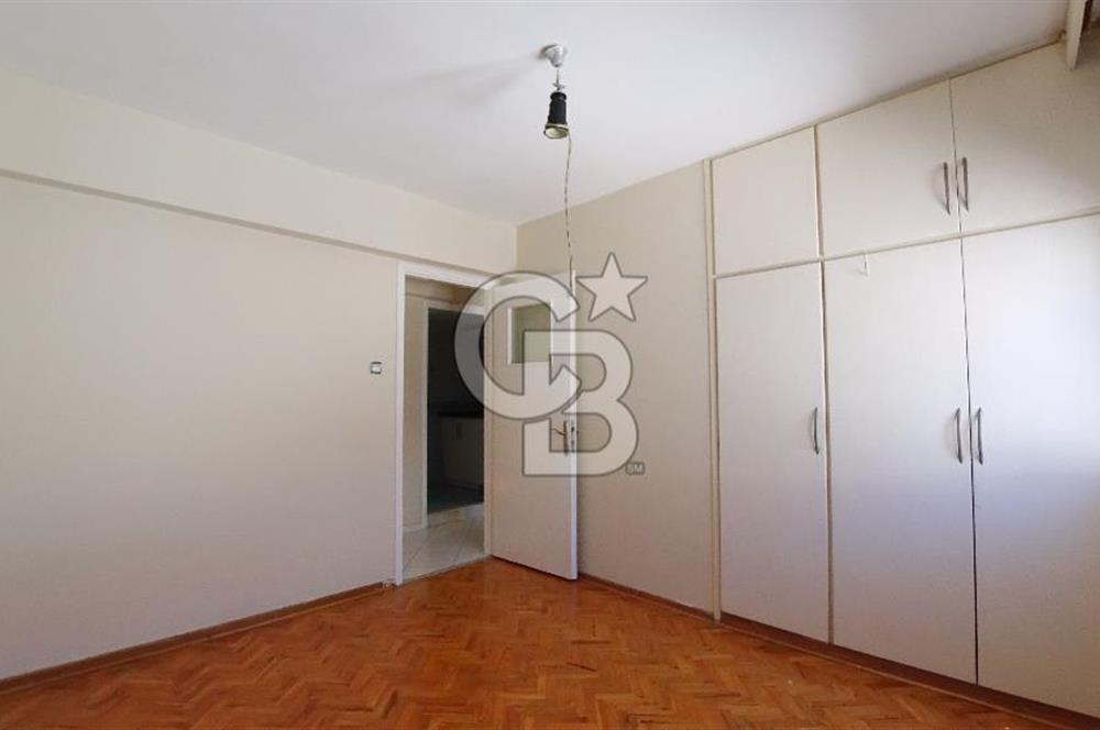 Karşıyaka Bostanlı Merkezi Konumlu Satılık 3+1 100 M² Daire