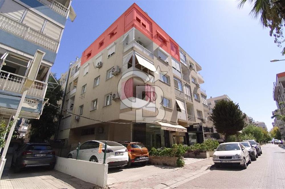 Karşıyaka Bostanlı Merkezi Konumlu Satılık 3+1 100 M² Daire