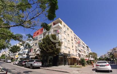 Karşıyaka Bostanlı Merkezi Konumlu Satılık 3+1 100 M² Daire