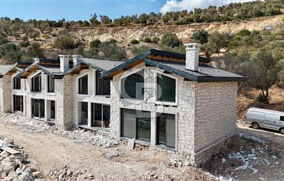 İzmir Urla Balıklıova Çınar Konaklarında Satılık Villa