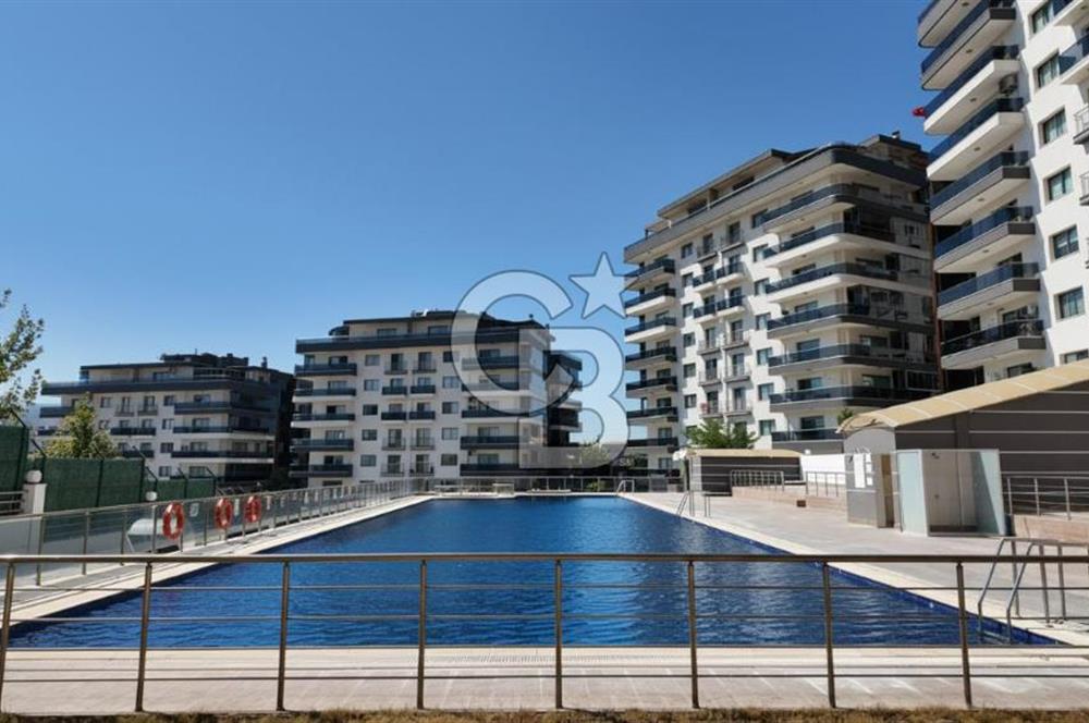 Granada Sitesinde Havuz ve Park Manzaralı Satılık 3+1 Daire