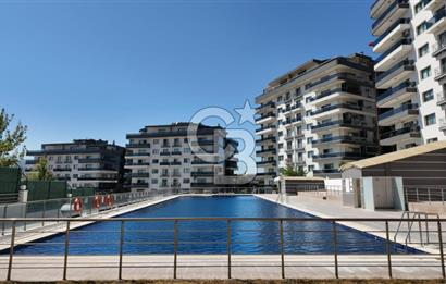 Granada Sitesinde Havuz ve Park Manzaralı Satılık 3+1 Daire