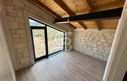 İzmir Urla Balıklıova Çınar Konaklarında Satılık Villa