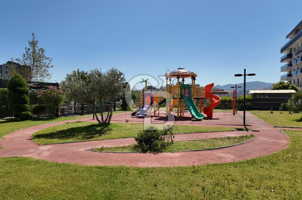 Granada Sitesinde Havuz ve Park Manzaralı Satılık 3+1 Daire