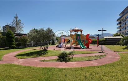 Granada Sitesinde Havuz ve Park Manzaralı Satılık 3+1 Daire