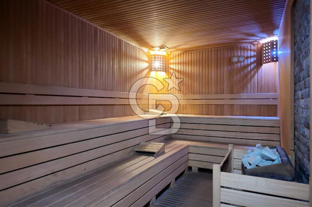 Granada Sitesinde Havuz ve Park Manzaralı Satılık 3+1 Daire