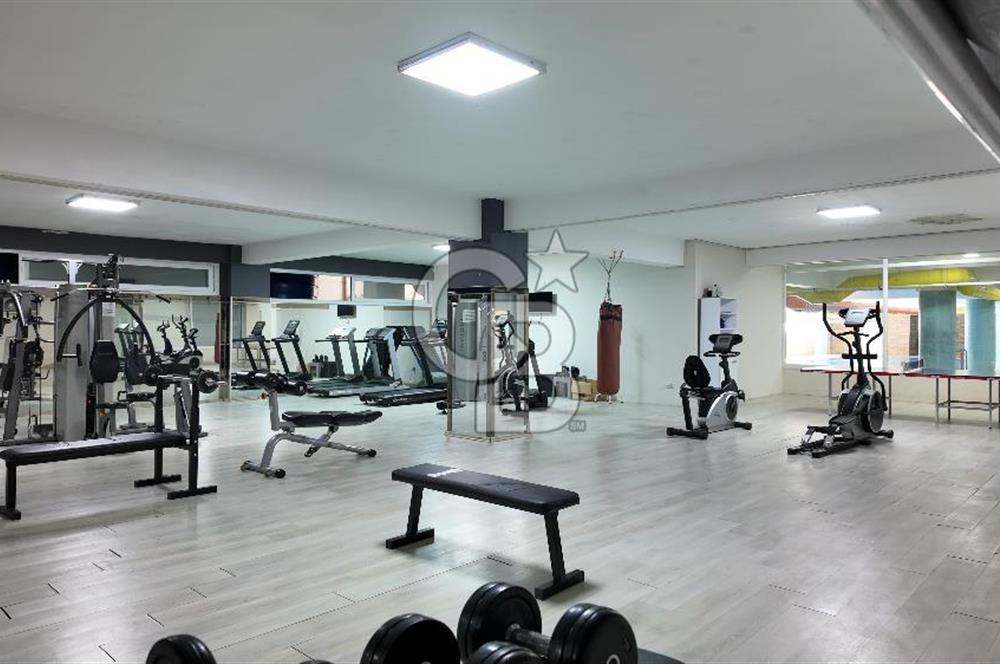Granada Sitesinde Havuz ve Park Manzaralı Satılık 3+1 Daire