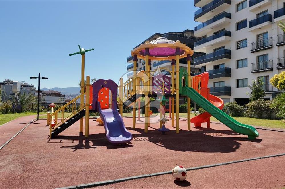 Granada Sitesinde Havuz ve Park Manzaralı Satılık 3+1 Daire