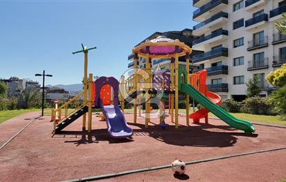 Granada Sitesinde Havuz ve Park Manzaralı Satılık 3+1 Daire