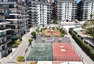 Granada Sitesinde Havuz ve Park Manzaralı Satılık 3+1 Daire