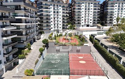 Granada Sitesinde Havuz ve Park Manzaralı Satılık 3+1 Daire