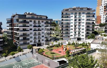 Granada Sitesinde Havuz ve Park Manzaralı Satılık 3+1 Daire