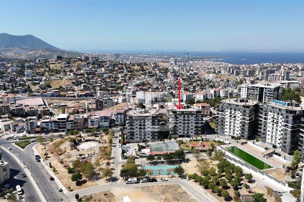 Granada Sitesinde Havuz ve Park Manzaralı Satılık 3+1 Daire