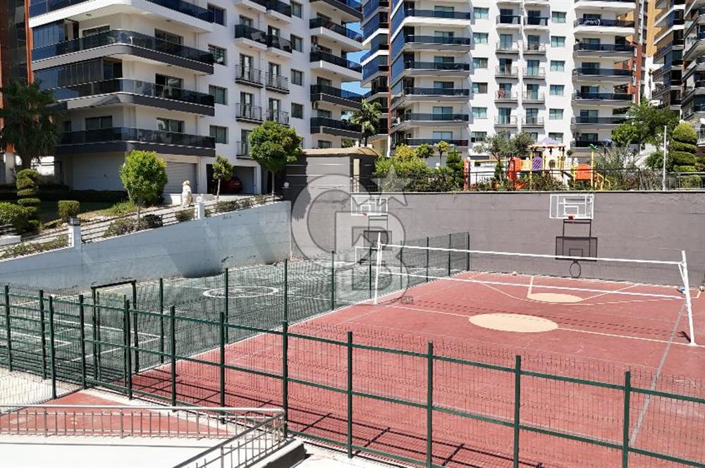 Granada Sitesinde Havuz ve Park Manzaralı Satılık 3+1 Daire