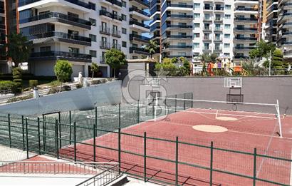 Granada Sitesinde Havuz ve Park Manzaralı Satılık 3+1 Daire