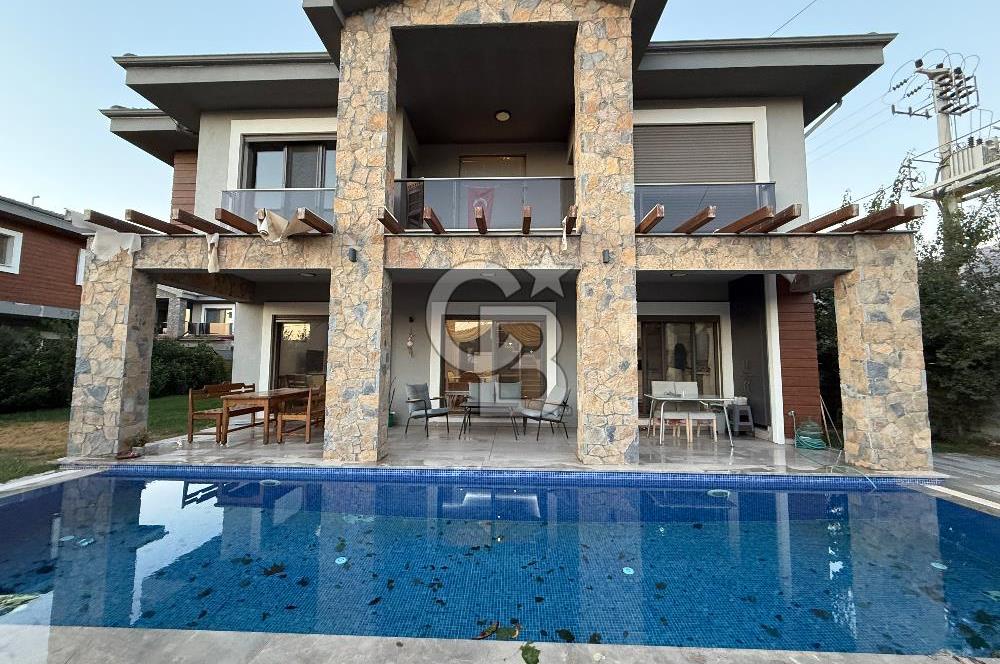 Muğla Ortaköy’de Satılık 4+1 Villa