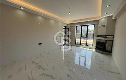 KARTEPE MÜSTAKİL HAVUZLU GENİŞ BAHÇELİ LÜKS 4+1 SATILIK VİLLA