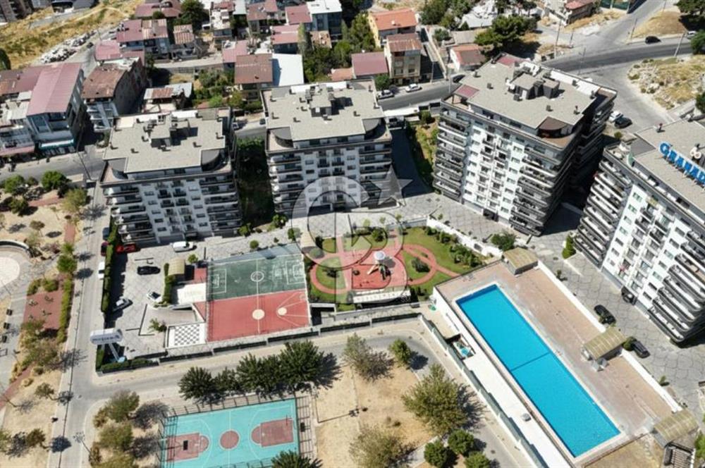 Granada Sitesinde Havuz ve Park Manzaralı Satılık 3+1 Daire