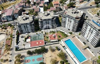 Granada Sitesinde Havuz ve Park Manzaralı Satılık 3+1 Daire