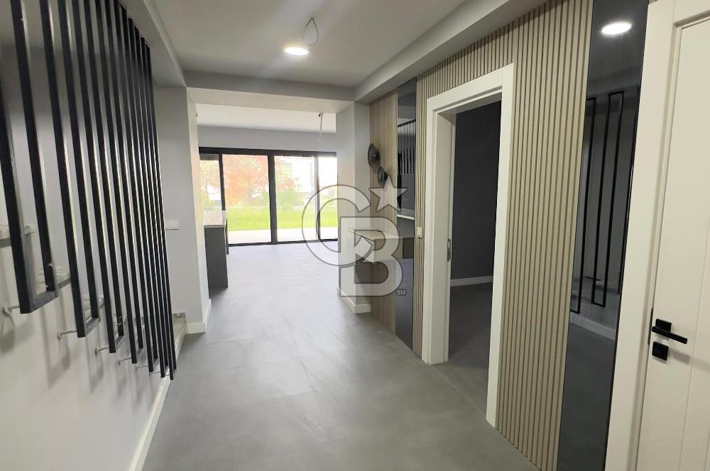 Urla Yenikent Mahallesinde Sıfır 5+1 Kiralık Villa