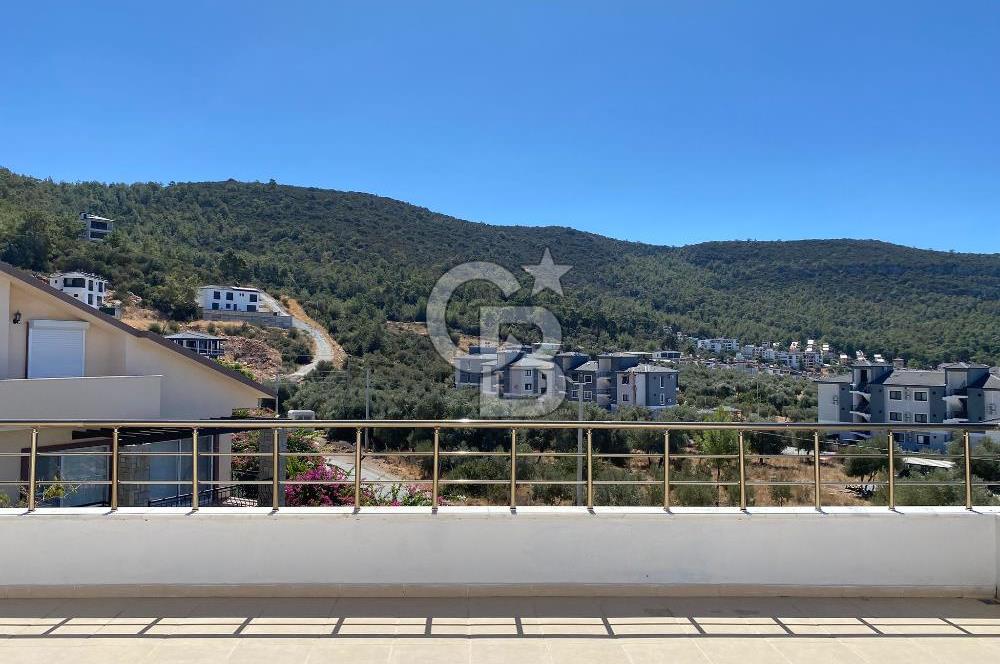 Didim Akbük'de Doğa ve Deniz Manzaralı Geniş Çatı Dubleksi