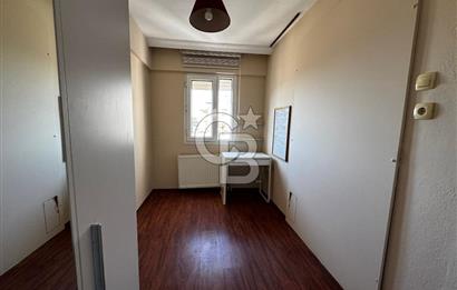 Basın sitesinde deniz manzaralı satılık daire