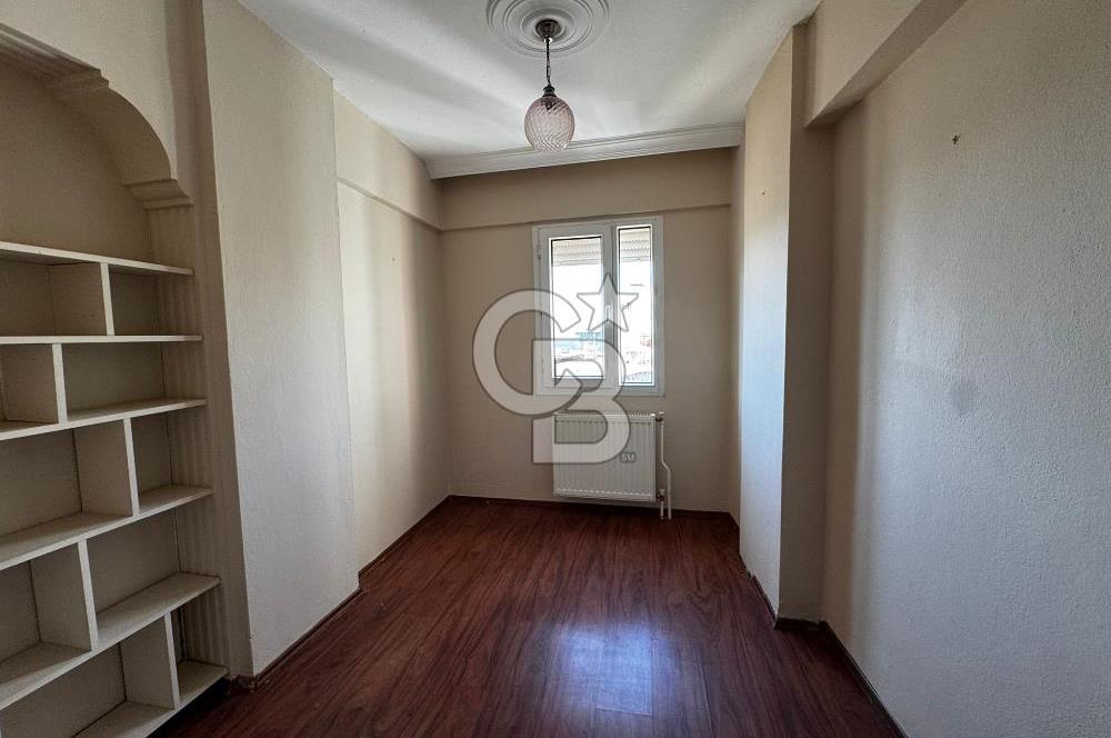 Basın sitesinde deniz manzaralı satılık daire