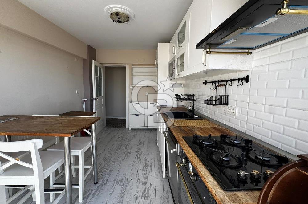 Basın sitesinde deniz manzaralı satılık daire