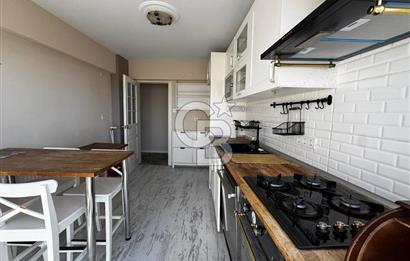 Basın sitesinde deniz manzaralı satılık daire