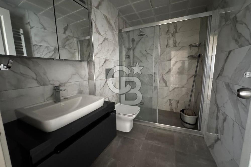 Basın sitesinde deniz manzaralı satılık daire