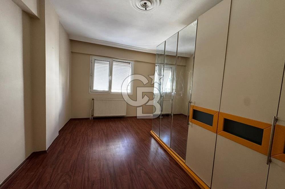 Basın sitesinde deniz manzaralı satılık daire