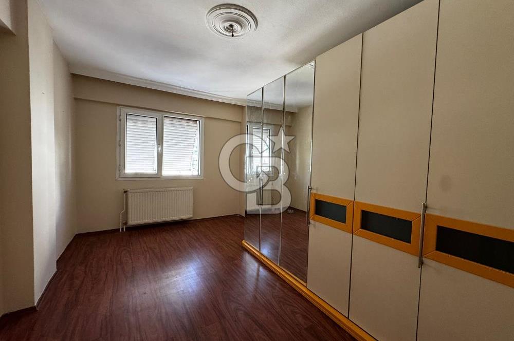 Basın sitesinde deniz manzaralı satılık daire
