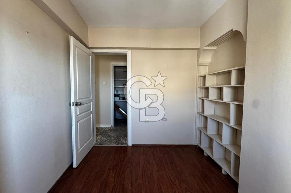 Basın sitesinde deniz manzaralı satılık daire