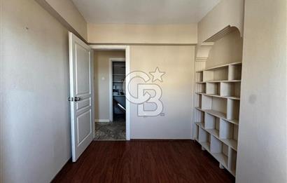 Basın sitesinde deniz manzaralı satılık daire