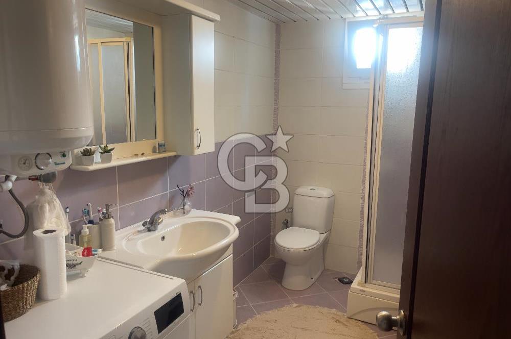 BORNOVA EVKA 3'DE GENİŞ 3+1 KİRALIK DAİRE 