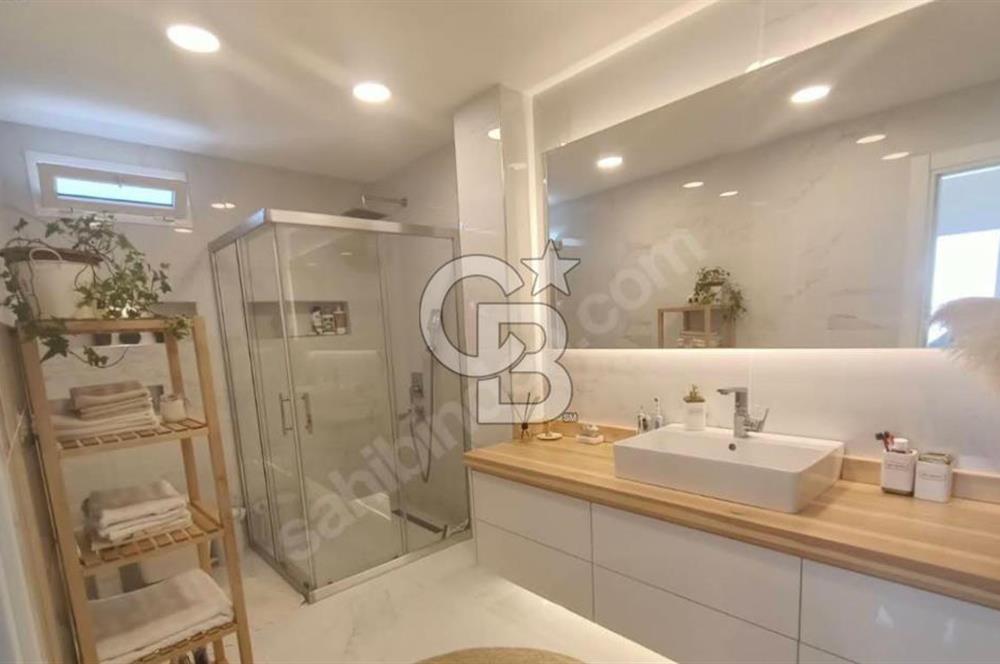 ÇEŞME'DE MÜSTAKİL HAVUZLU 4+1 FIRSAT SATILIK VİLLA