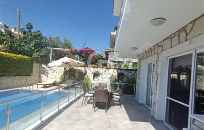 ÇEŞME'DE MÜSTAKİL HAVUZLU 4+1 FIRSAT SATILIK VİLLA