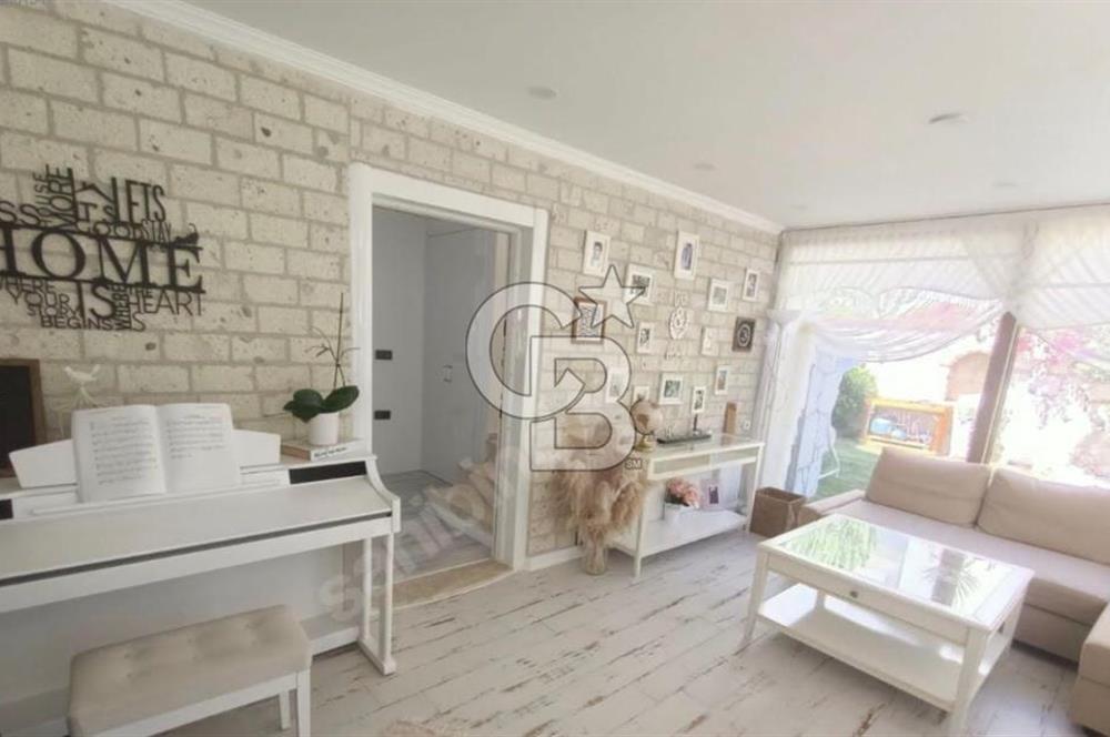 ÇEŞME'DE MÜSTAKİL HAVUZLU 4+1 FIRSAT SATILIK VİLLA