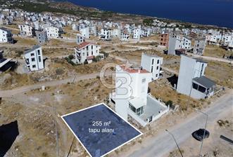 Mordoğan Kamukent'te İnşaata Hazır Projeli Tripleks İmarlı Arsa