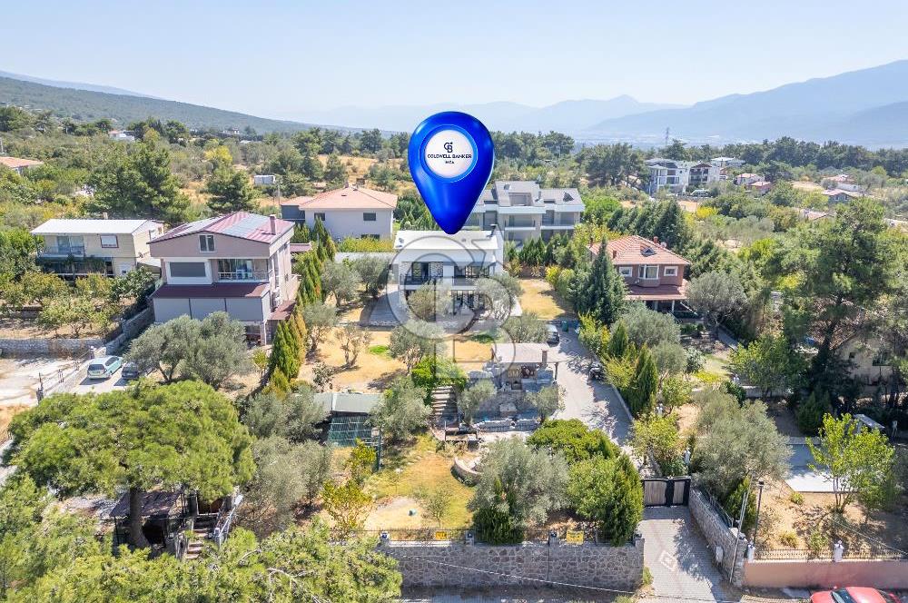 Bornova Yakaköyde 1617 m² Arsa İçinde Dubleks Villa