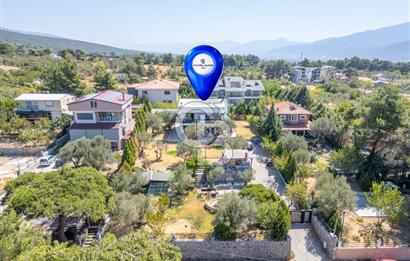 Bornova Yakaköyde 1617 m² Arsa İçinde Dubleks Villa