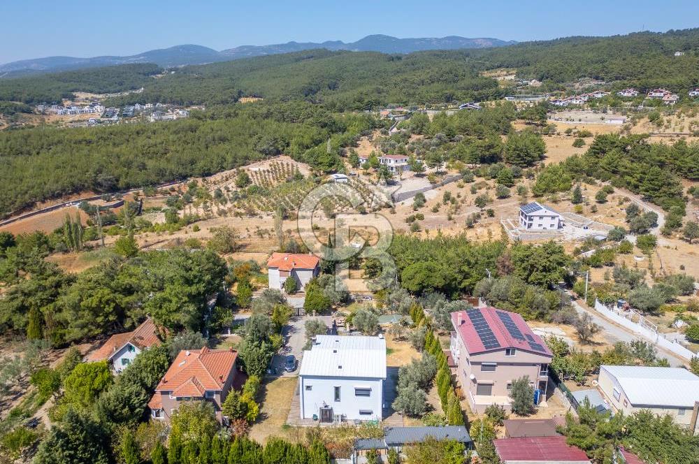 Bornova Yakaköyde 1617 m² Arsa İçinde Dubleks Villa