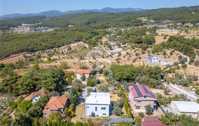 Bornova Yakaköyde 1617 m² Arsa İçinde Dubleks Villa