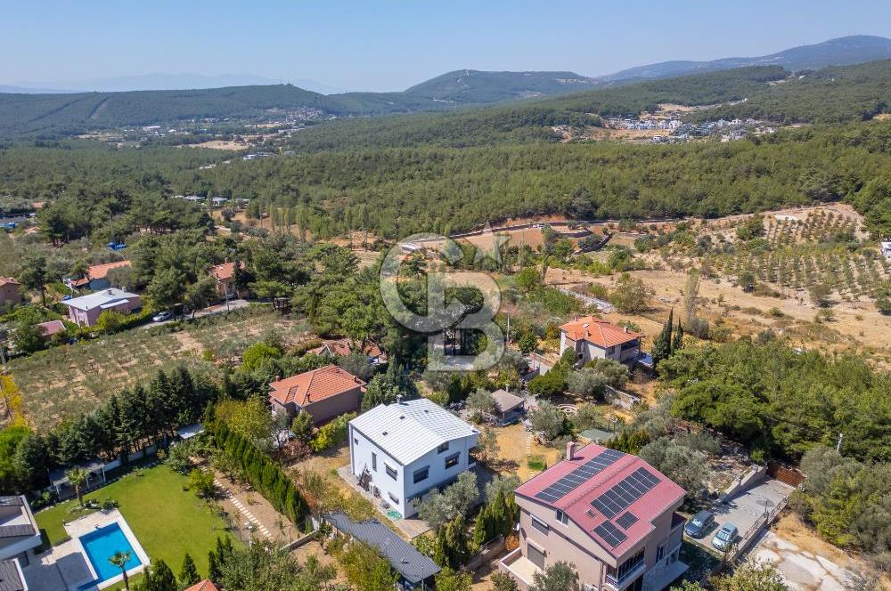 Bornova Yakaköyde 1617 m² Arsa İçinde Dubleks Villa