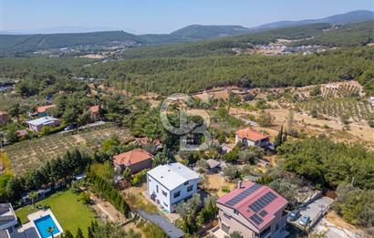 Bornova Yakaköyde 1617 m² Arsa İçinde Dubleks Villa